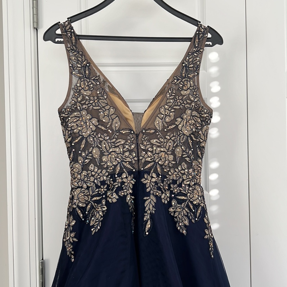 XSCAPE Evening Gown Size 6 - Picture 6 of 9